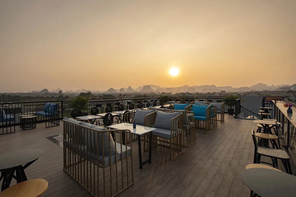 Hoàng hôn tại Sky Bar