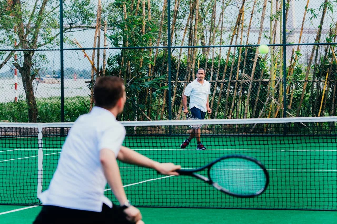 Sân tennis ngoài trời