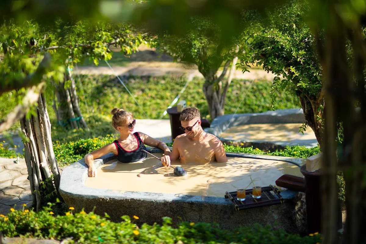 Khu tắm bùn khoáng Jacuzzi