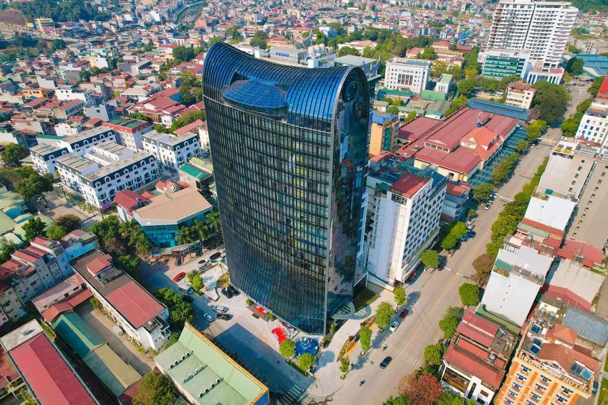 Biểu tượng cánh chim bên sông Bằng