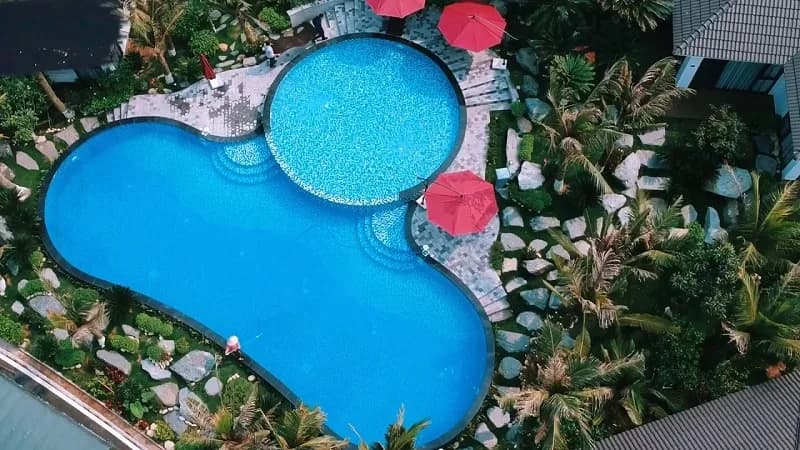 Bể bơi bốn mùa giữa rừng dừa
