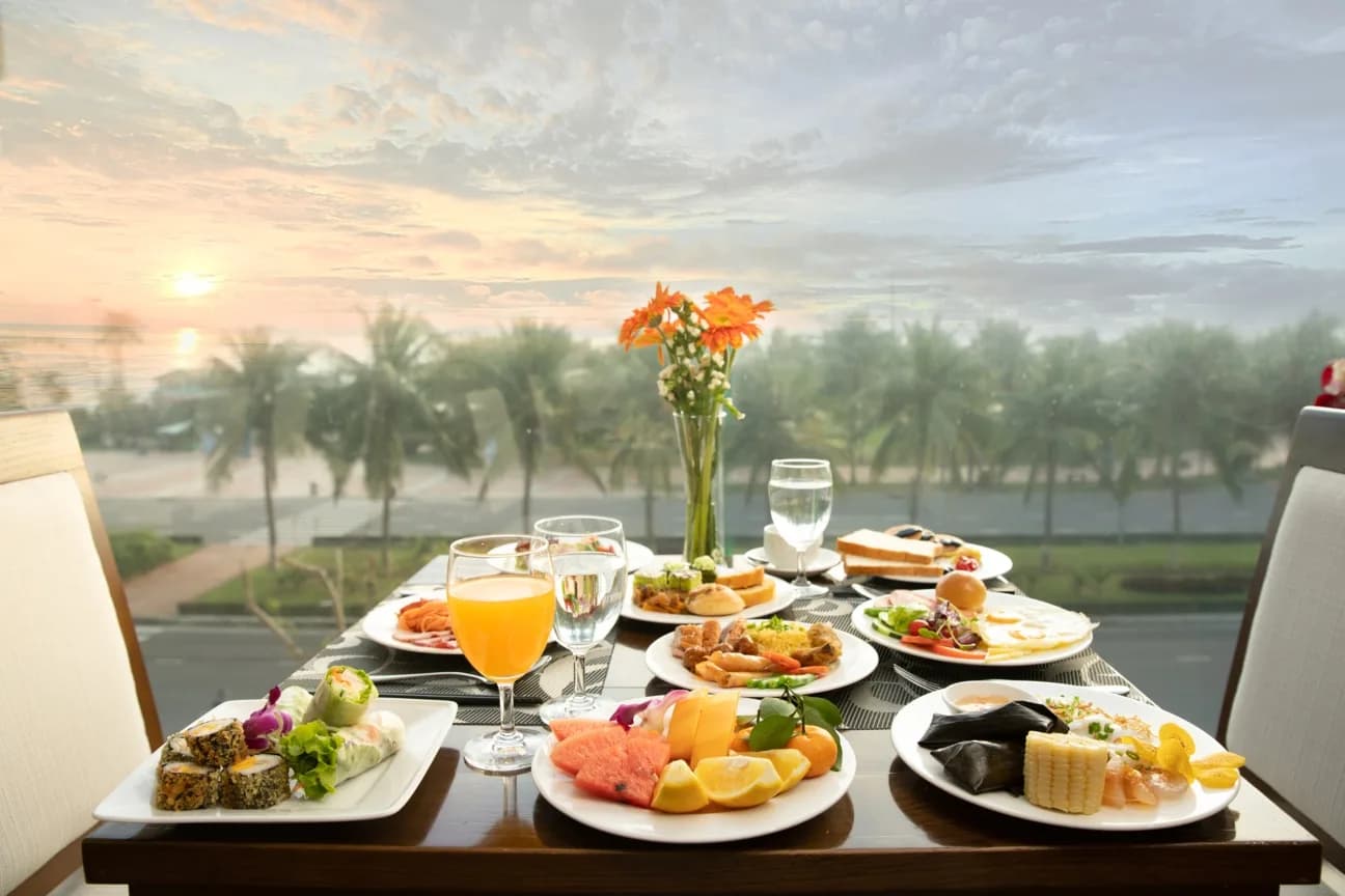 Buffet sáng hướng biển