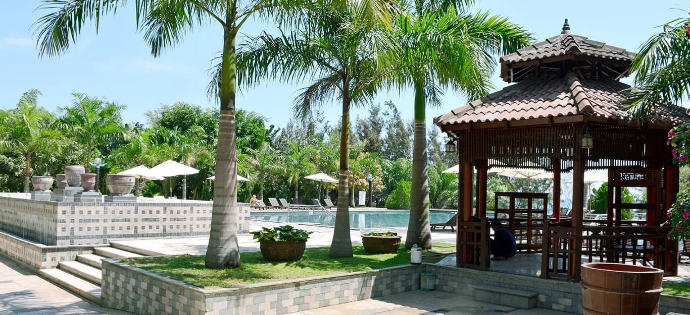 Bể bơi ngoài trời