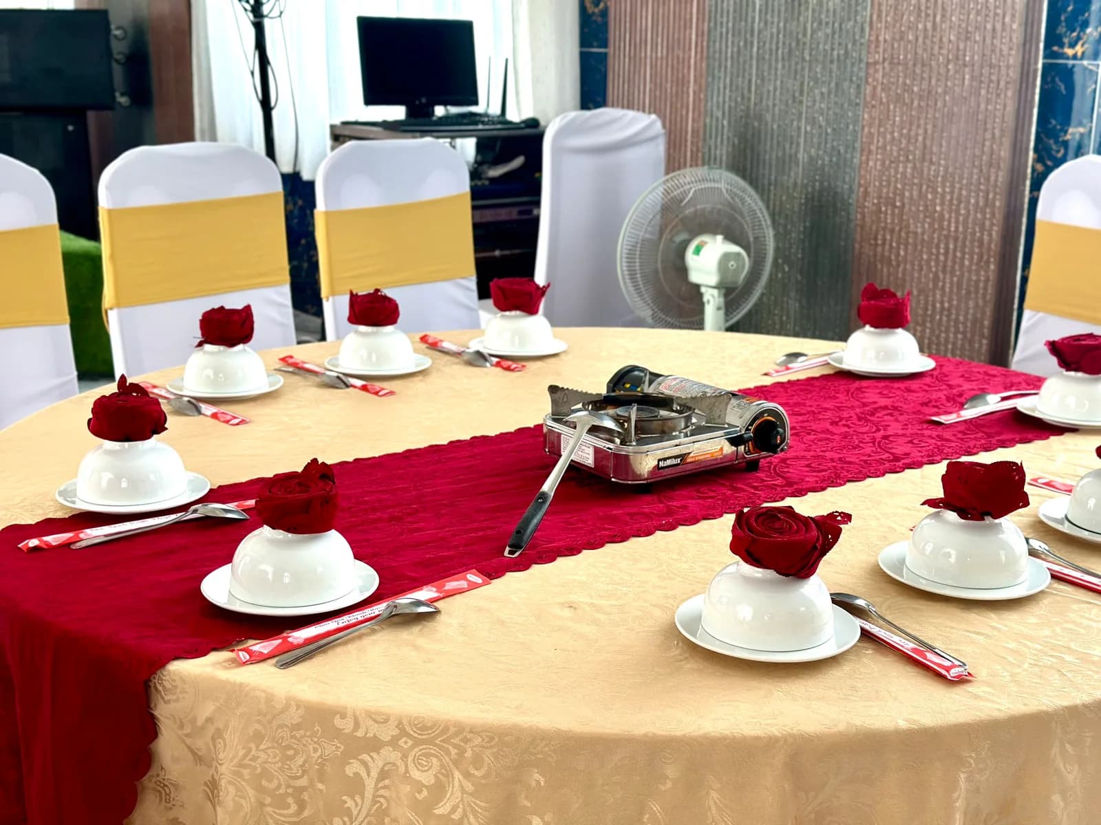 Ẩm thực nhà hàng đa dạng