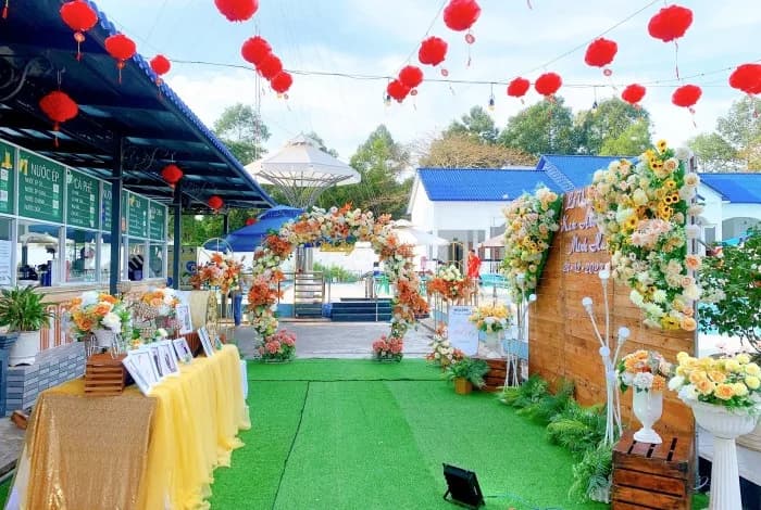 Tiệc cưới sân vườn
