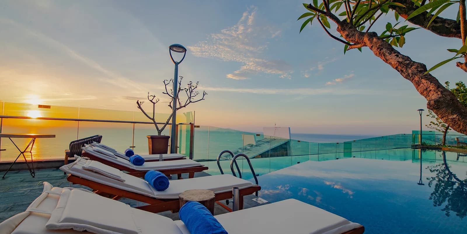 Sky Bar ngắm hoàng hôn