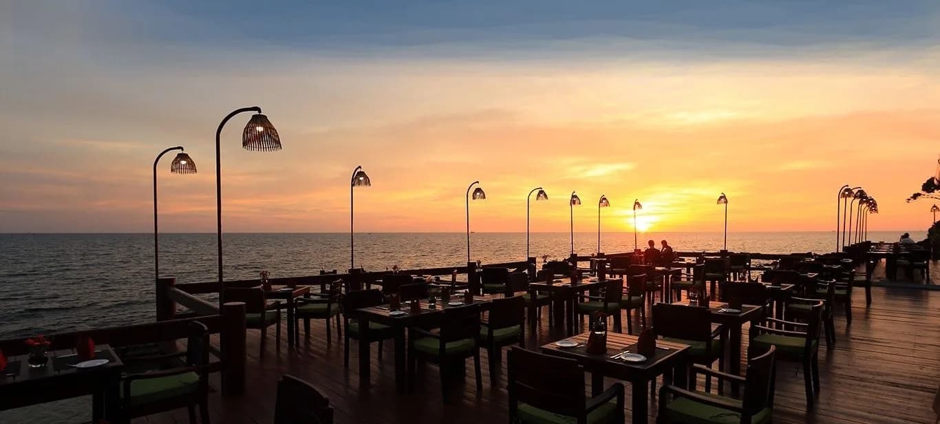 Nhà hàng Sunset trên ghềnh đá