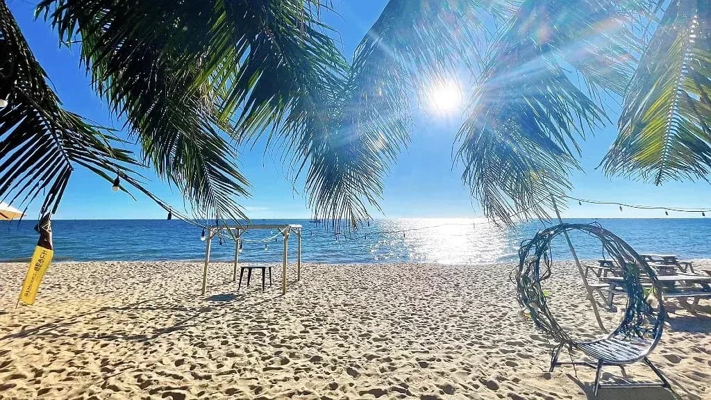 Bãi biển riêng cát trắng