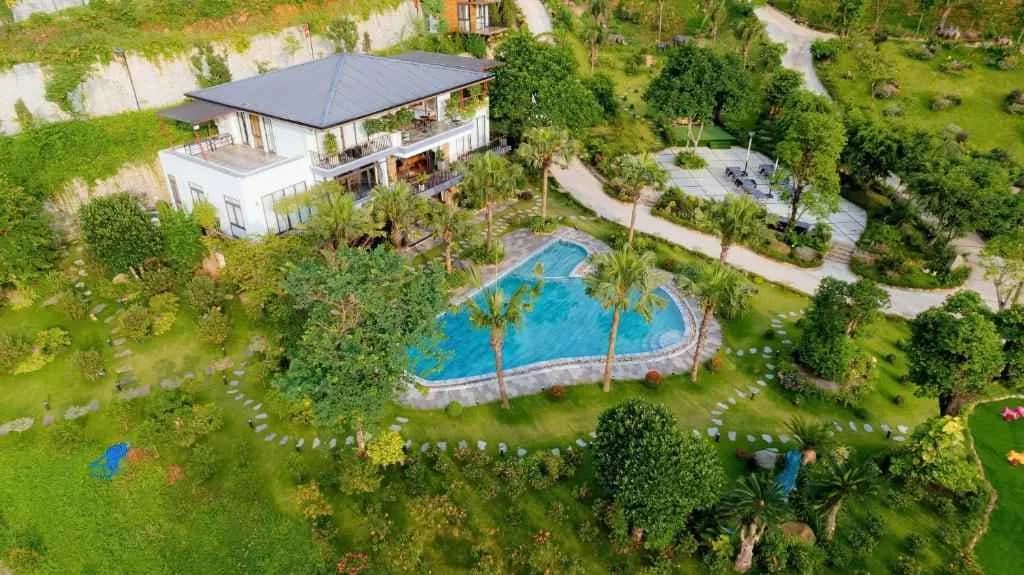 Sunset Villas & Resort Sóc Sơn