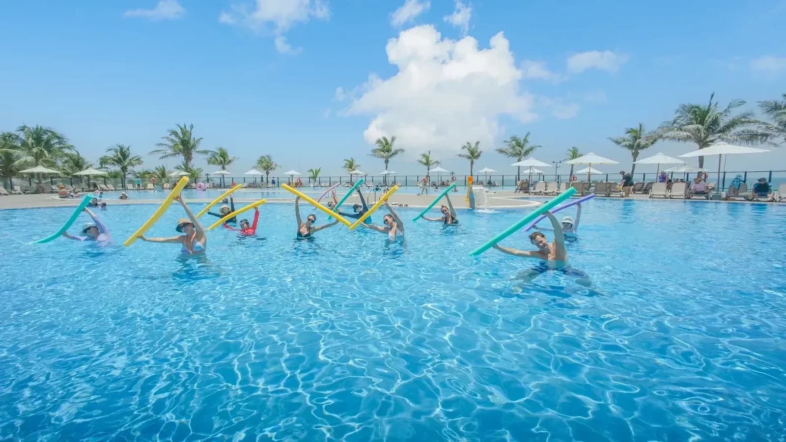 Aqua Aerobics dưới bể bơi