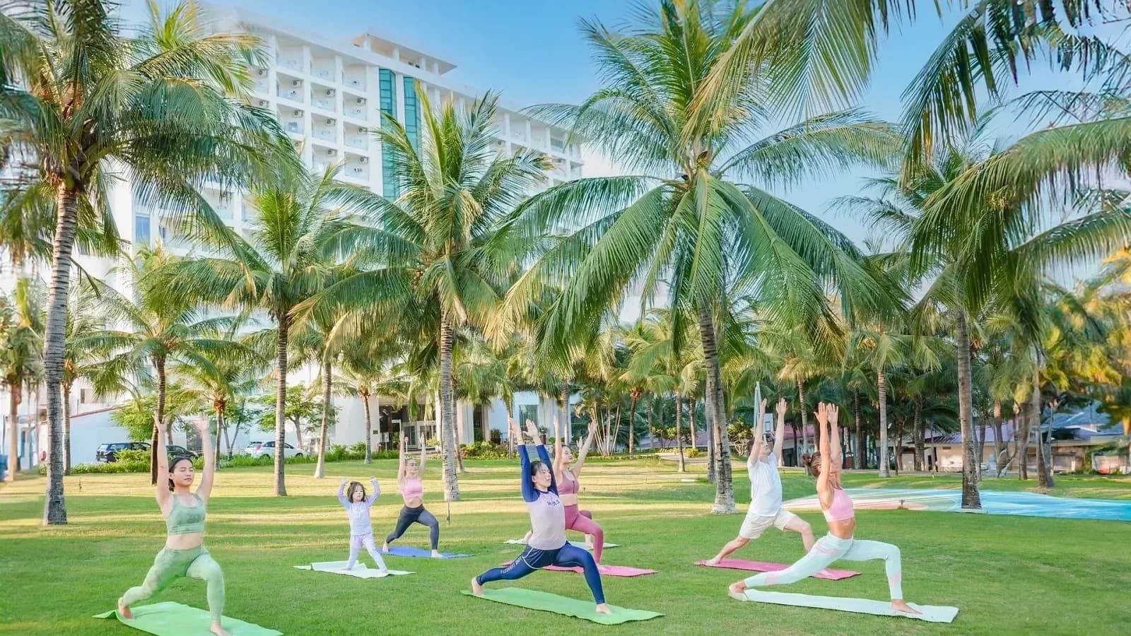 Yoga & thể dục bên biển