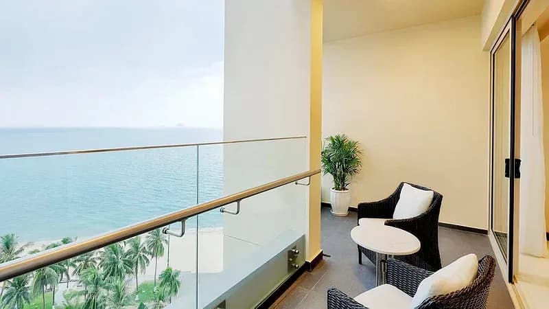 Ban công ngắm vịnh Nha Trang