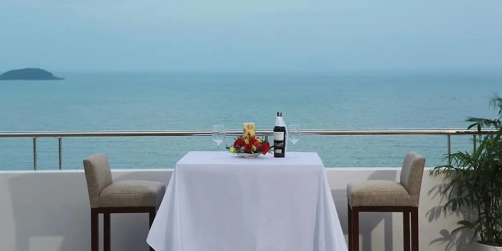 Hoàng hôn trên vịnh