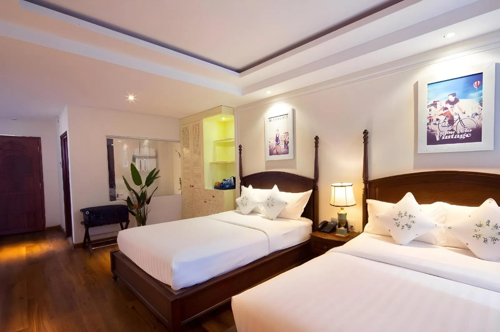 Elegant Suite with City View