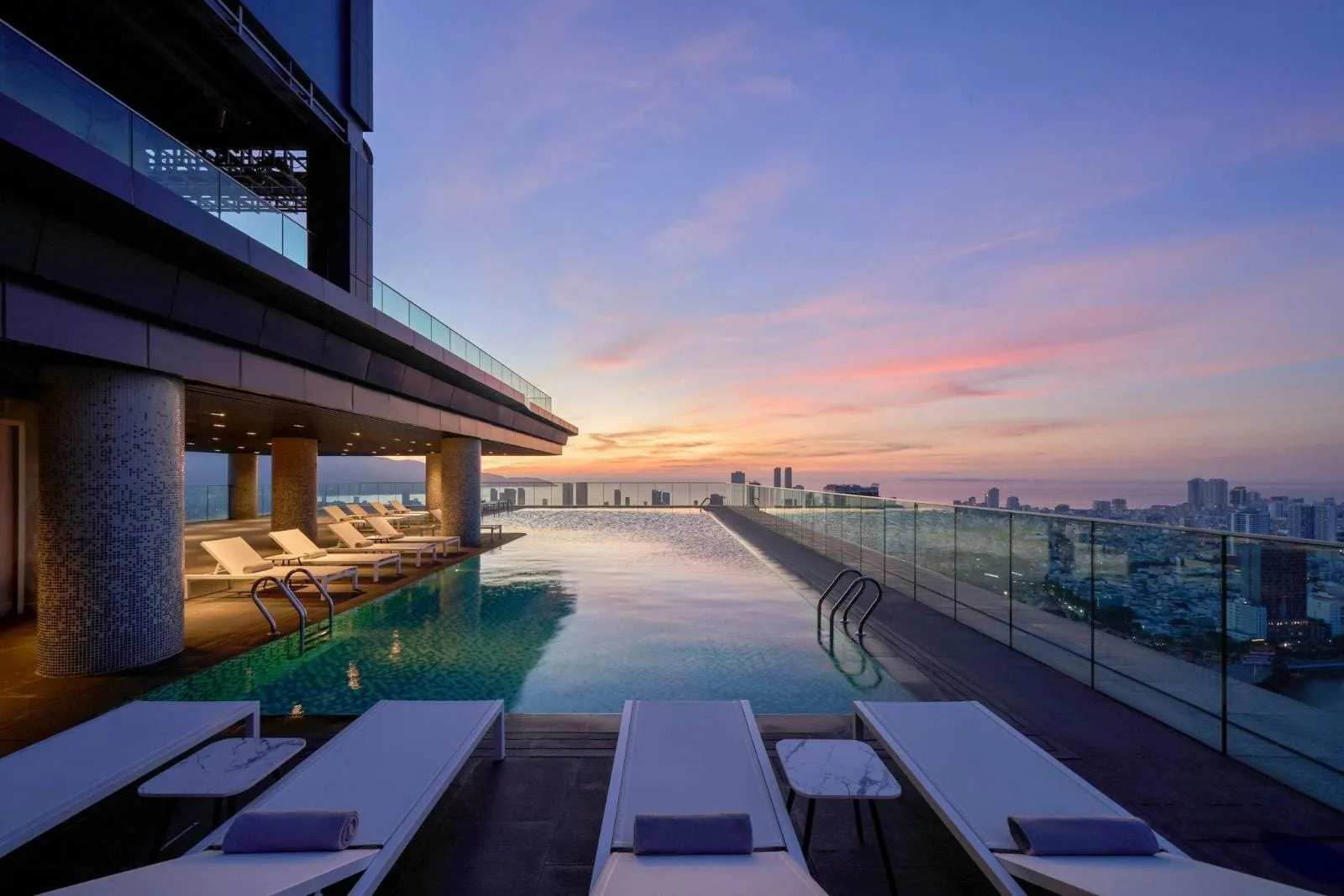 Courtyard by Marriott Danang Han River