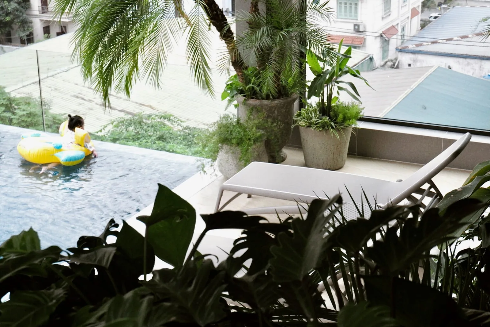 Hồ bơi tràn bờ tầng 4