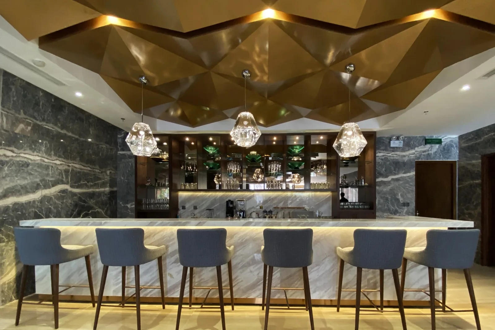 Quầy bar