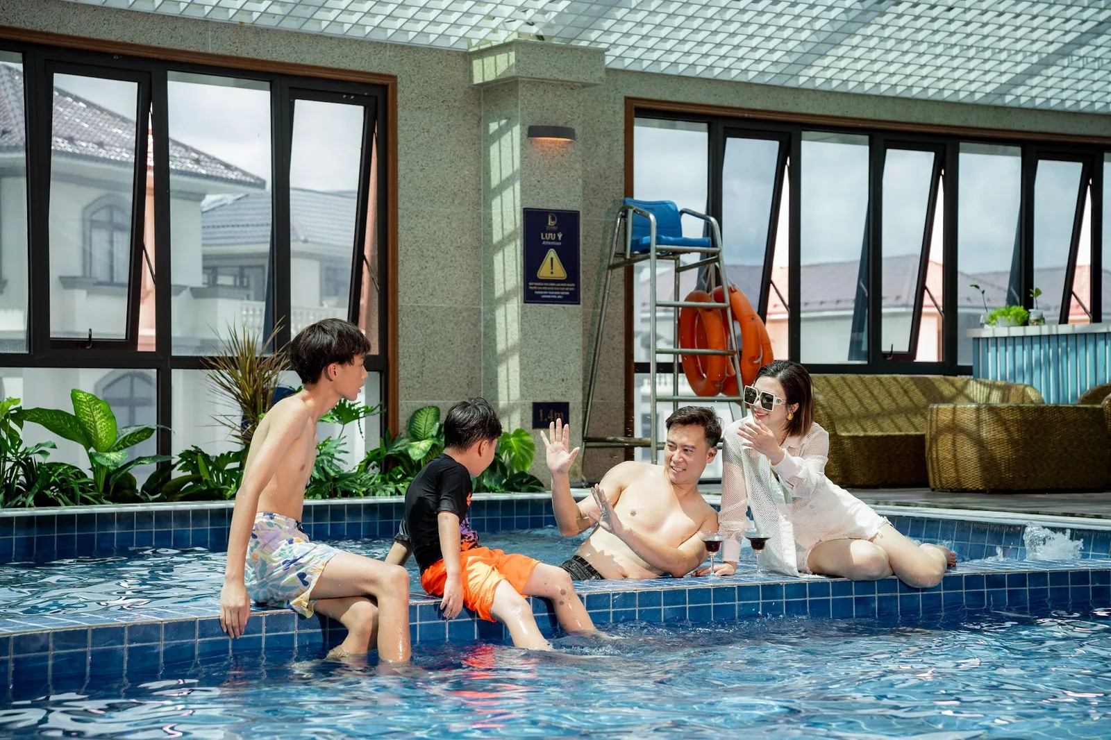 Hồ bơi bốn mùa