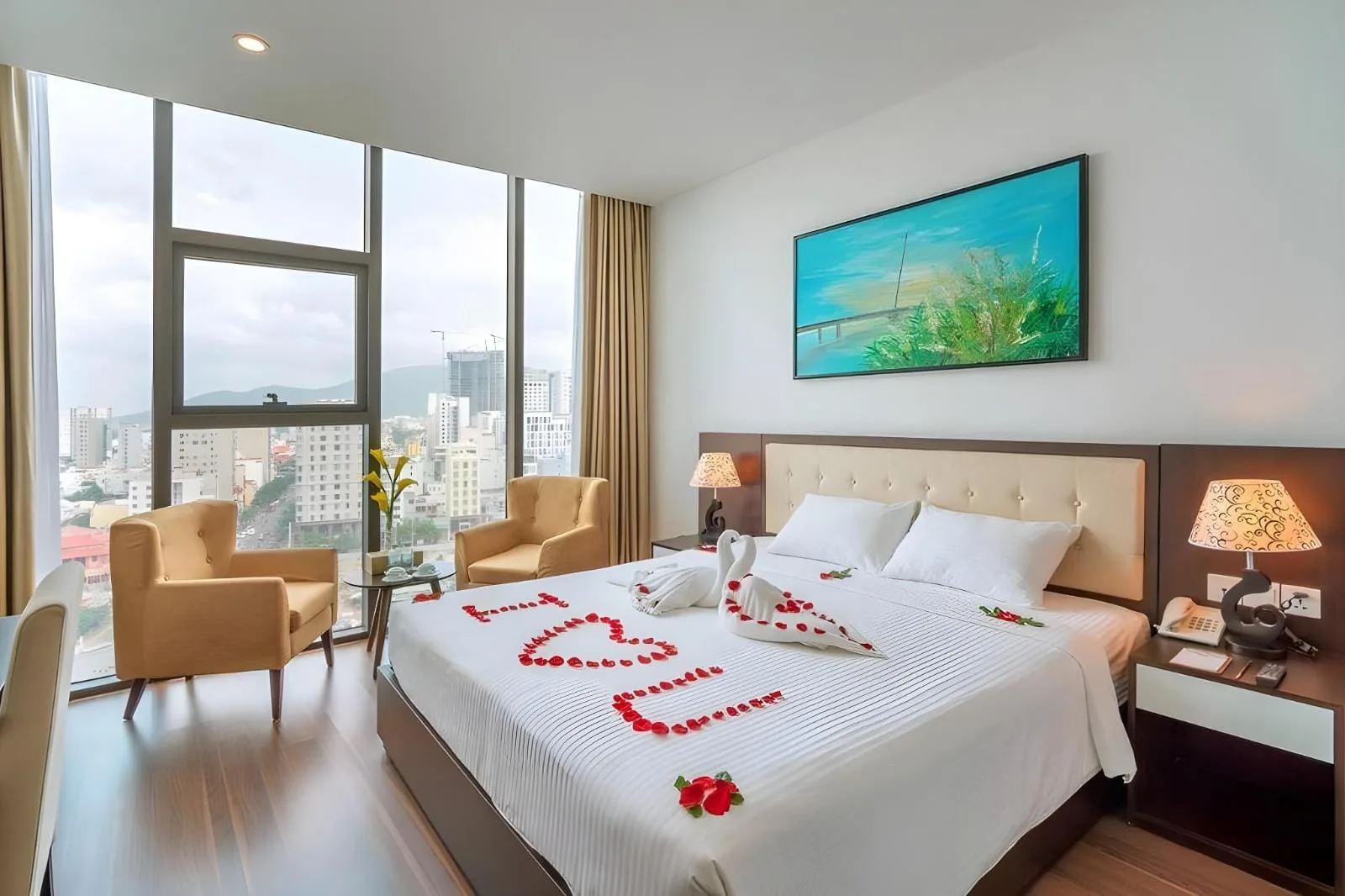 Phòng Deluxe cửa kính lớn