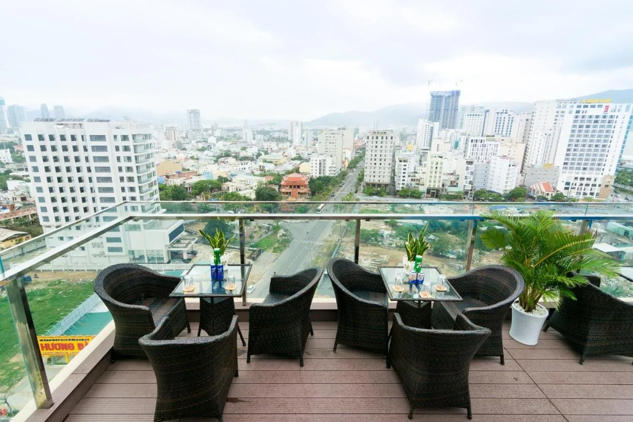 Sân hiên ngắm phố