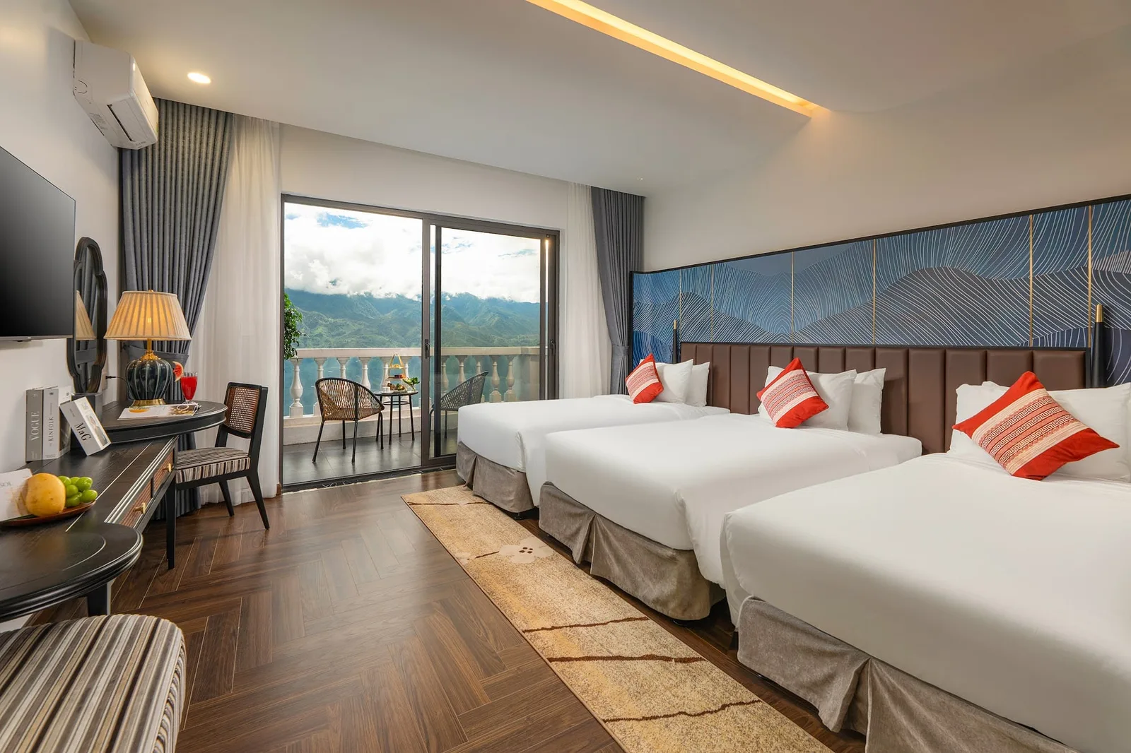 Deluxe Valley View King Bed with Balcony
