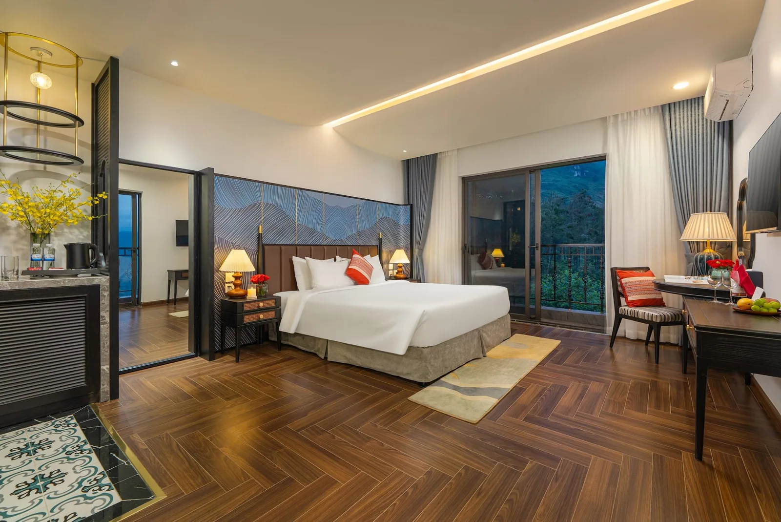 Premier Valley View King Bed with Balcony