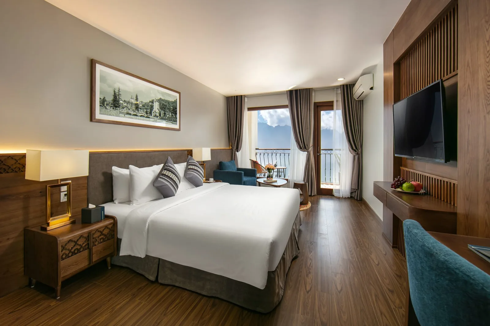 Grand Deluxe Balcony Mountain View