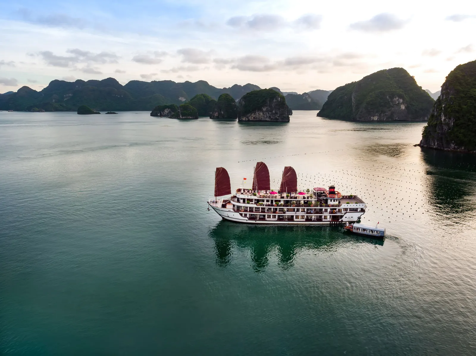 Du thuyền Alisa Premier – Du thuyền 2