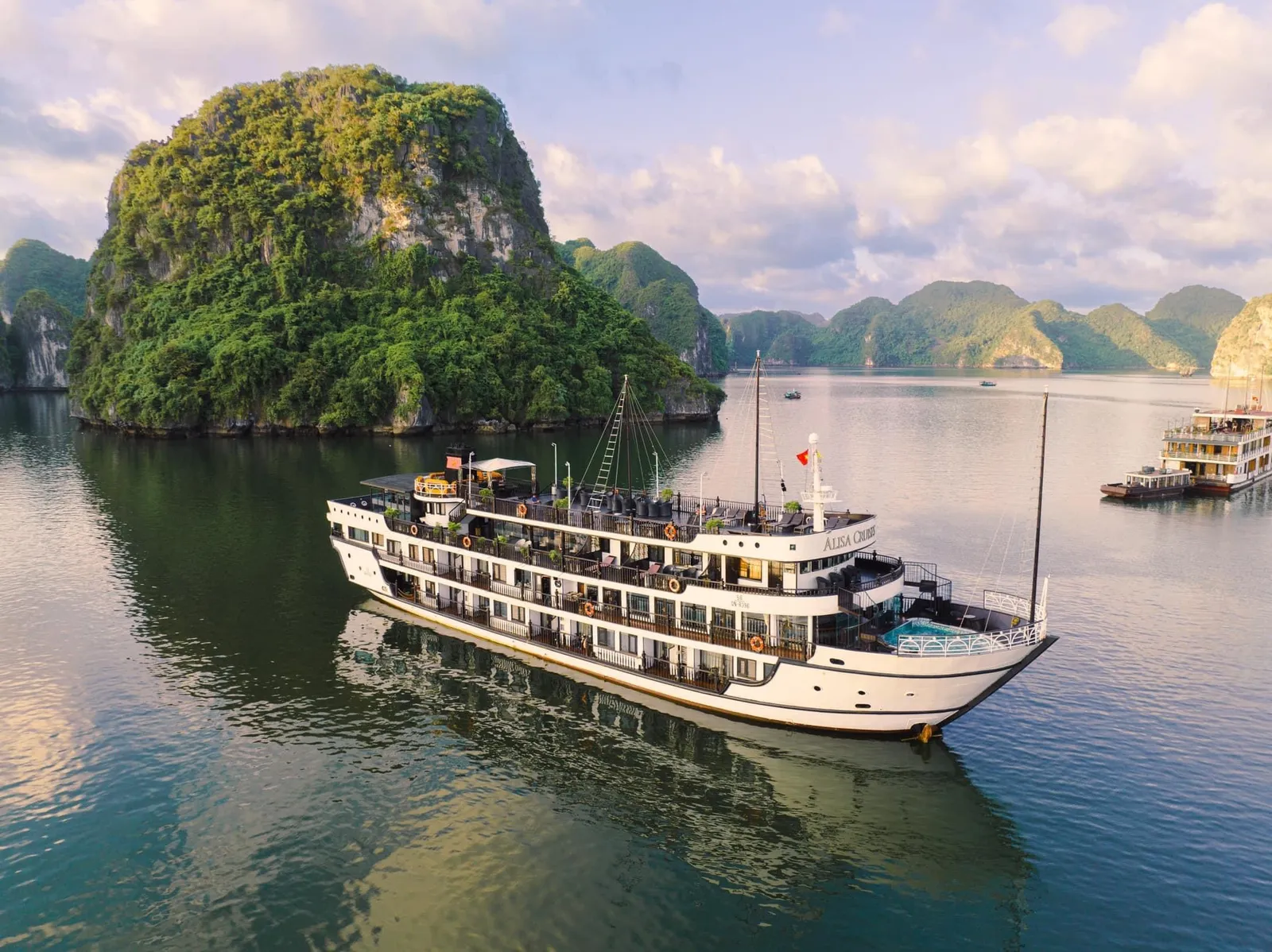 Du thuyền Alisa Premier – Du thuyền 4