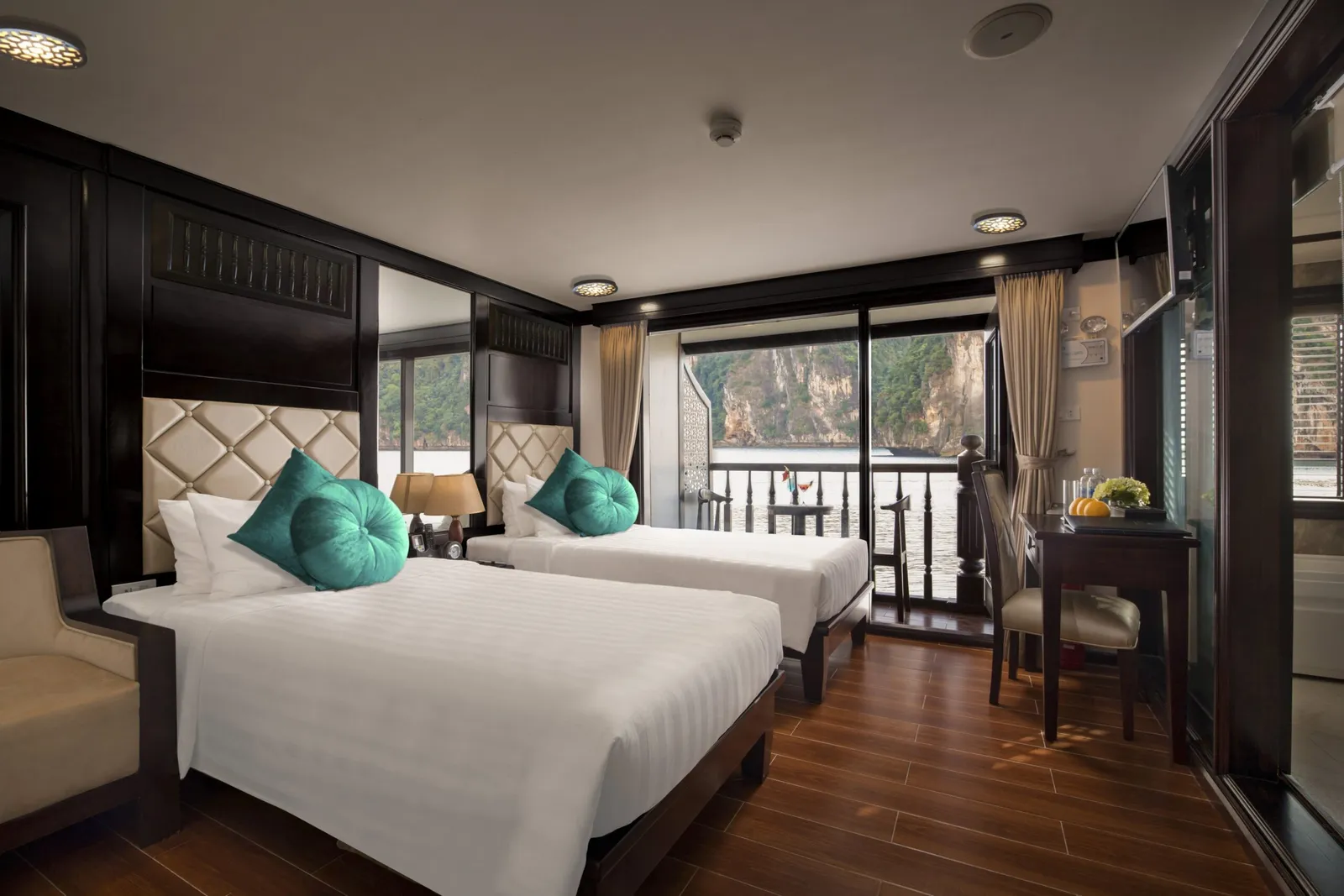 Cabin Triple Suite ban công – Du thuyền Alisa Premier