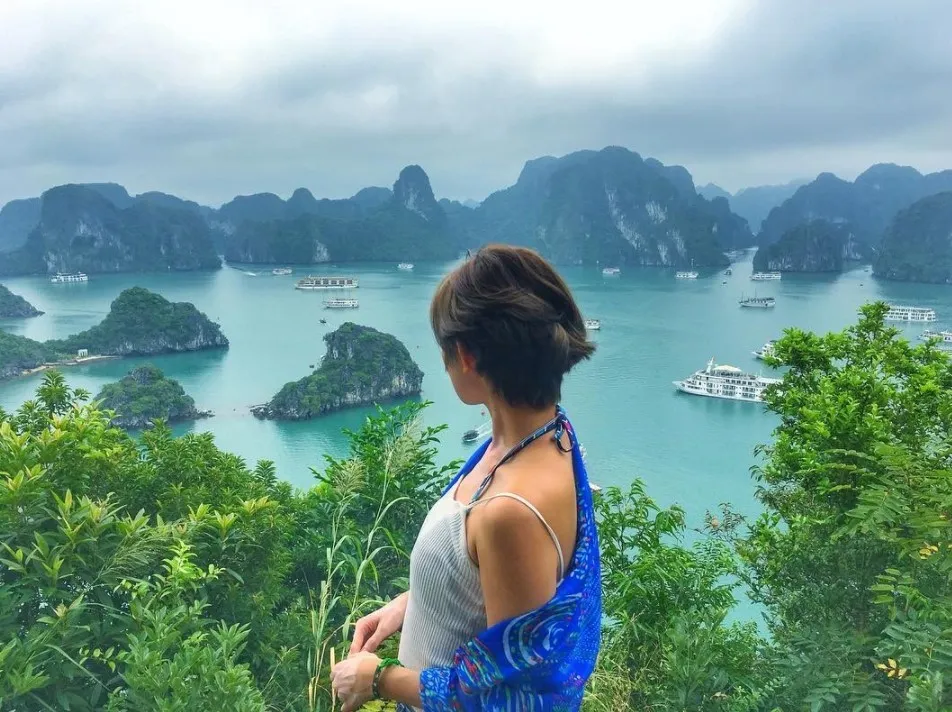 Tắm biển, leo đỉnh Ti Tốp