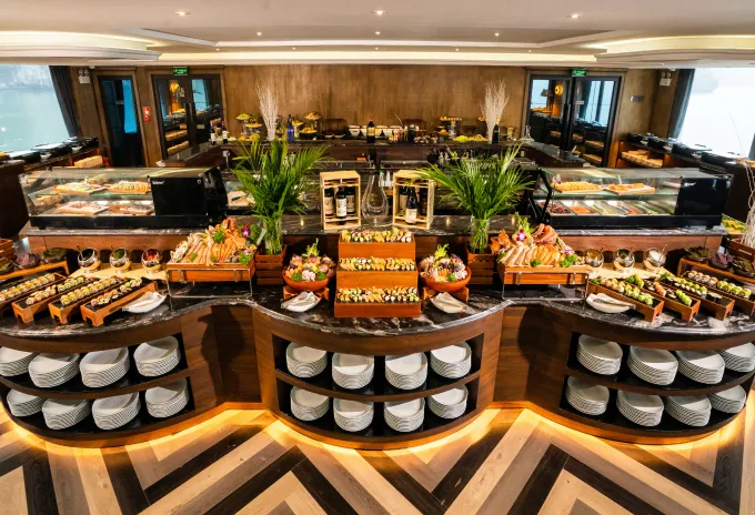 Du thuyền Ambassador Day Cruise – Nhà hàng & ẩm thực 3