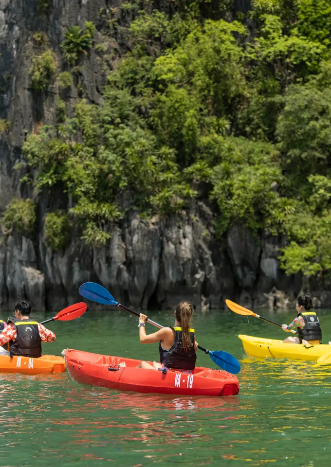 Du thuyền Ambassador Day Cruise – Hoạt động 2