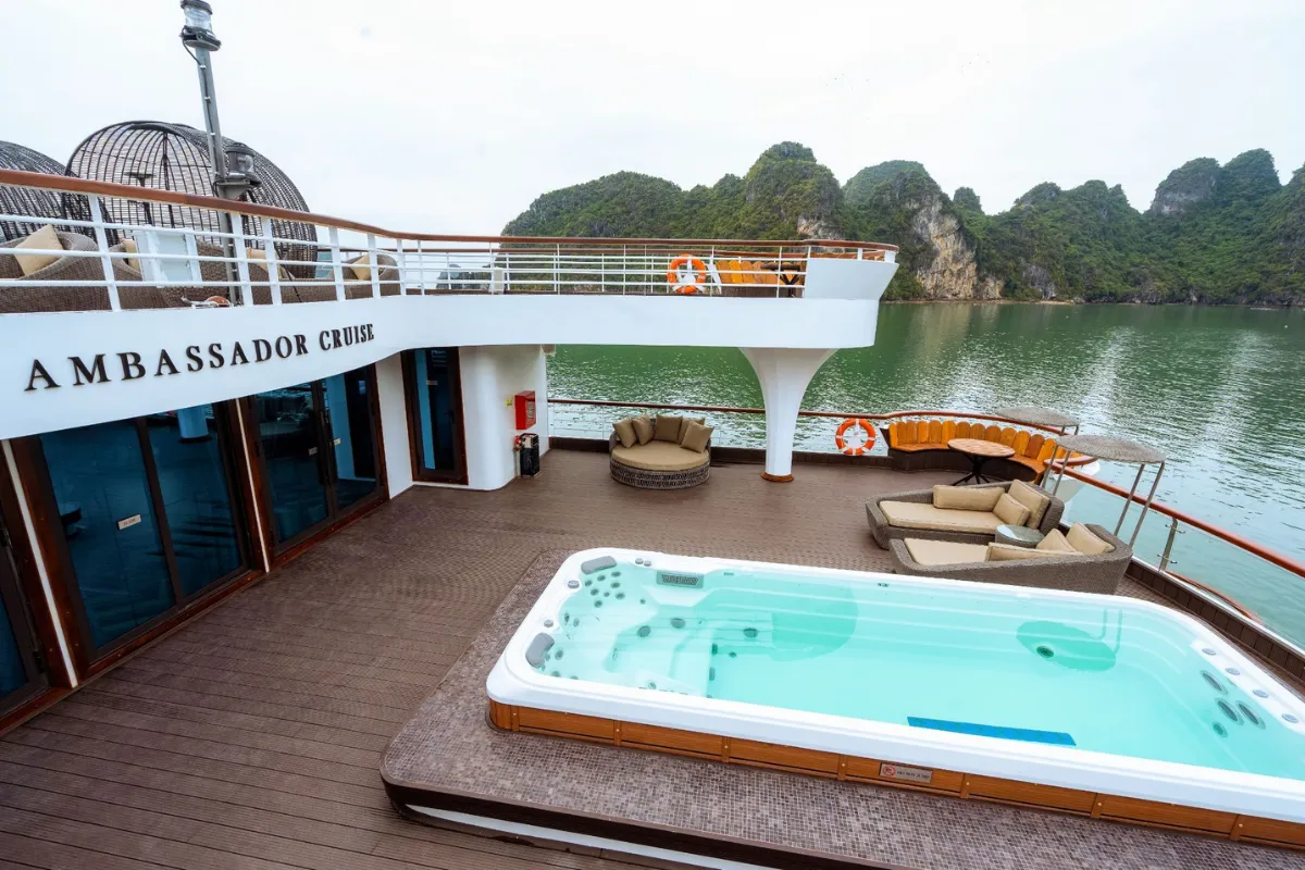 Bể sục Jacuzzi ngoài trời