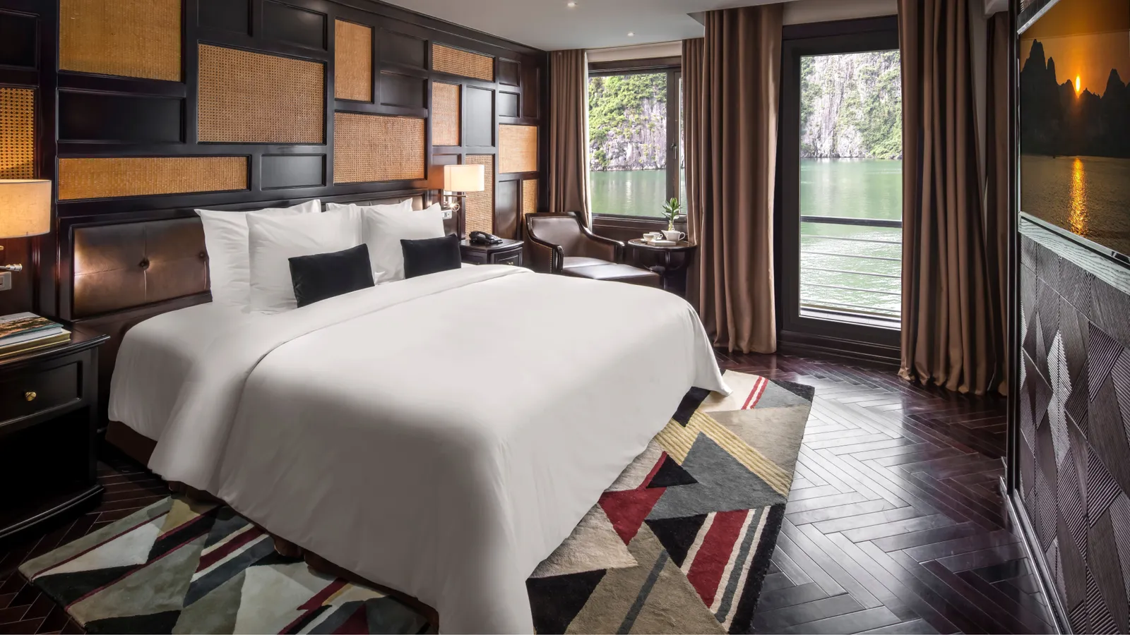 Du thuyền Ambassador Hạ Long – Cabin Ambassador Deluxe