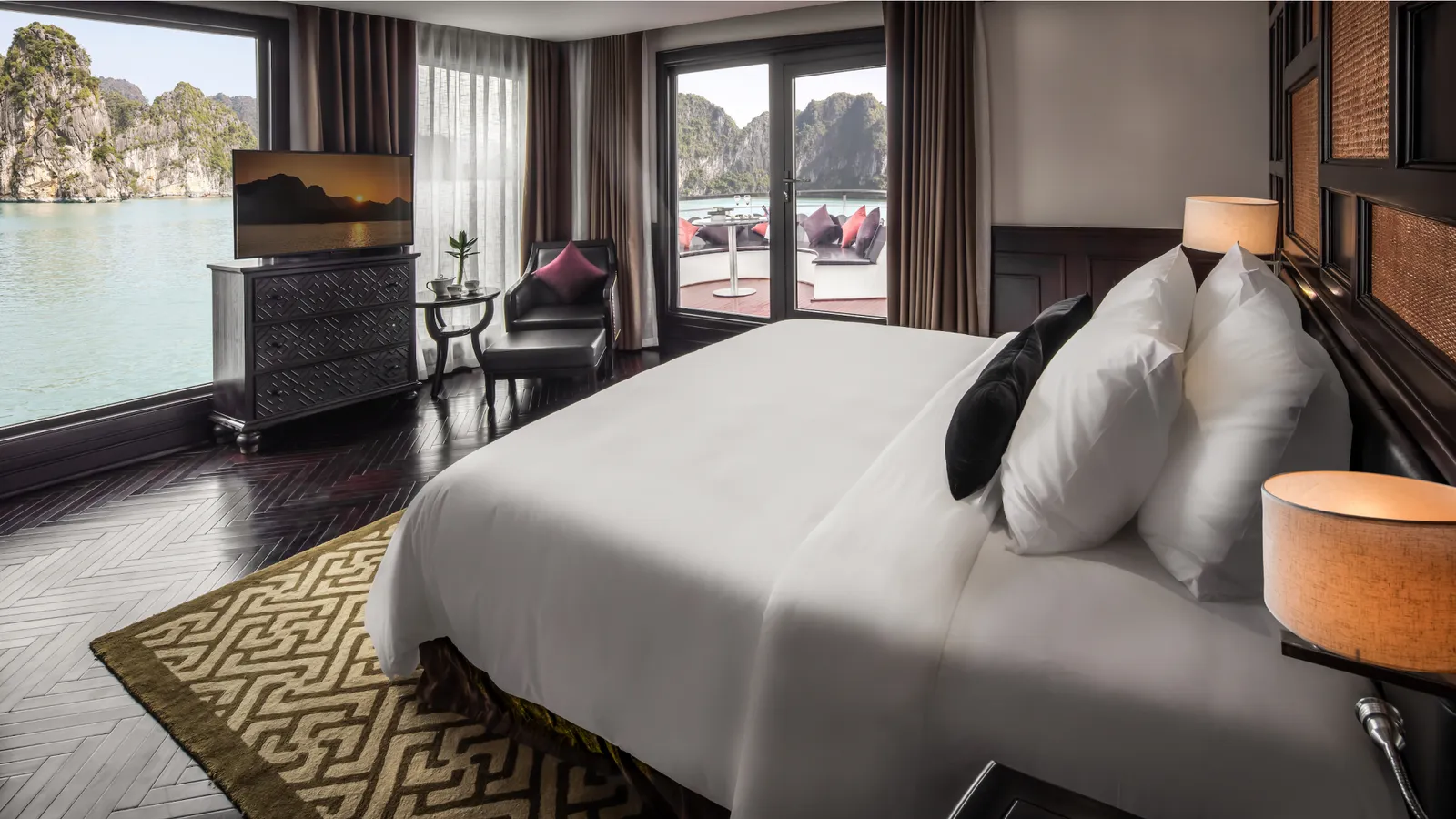 Du thuyền Ambassador Hạ Long – Cabin Ambassador Suite