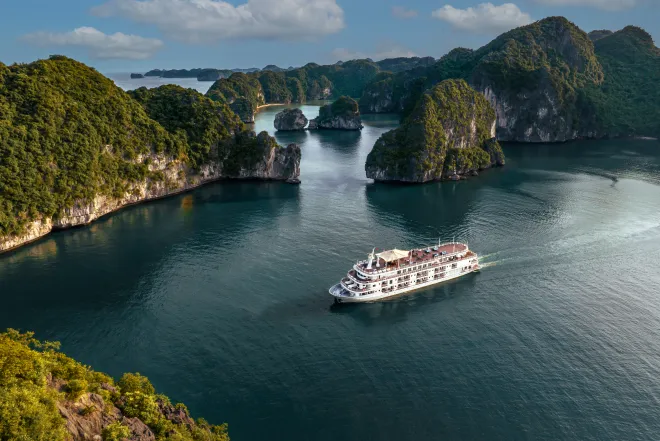 Du thuyền Ambassador Signature – Cabin Ambassador Executive Balcony