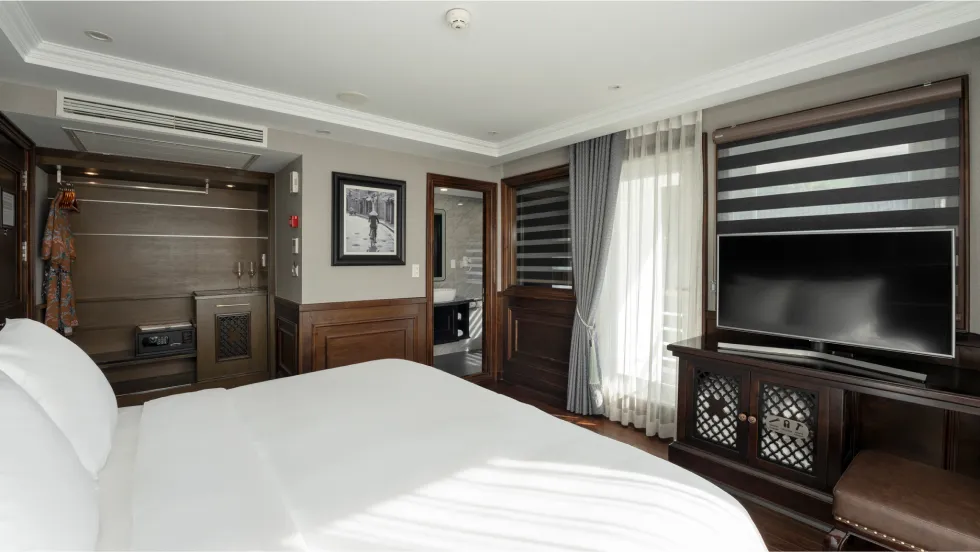 Du thuyền Ambassador Signature – Cabin Ambassador Balcony Suite