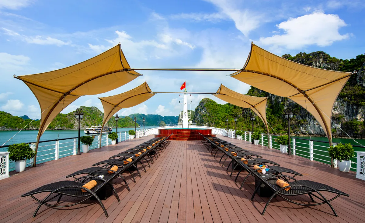 Sundeck và bể sục