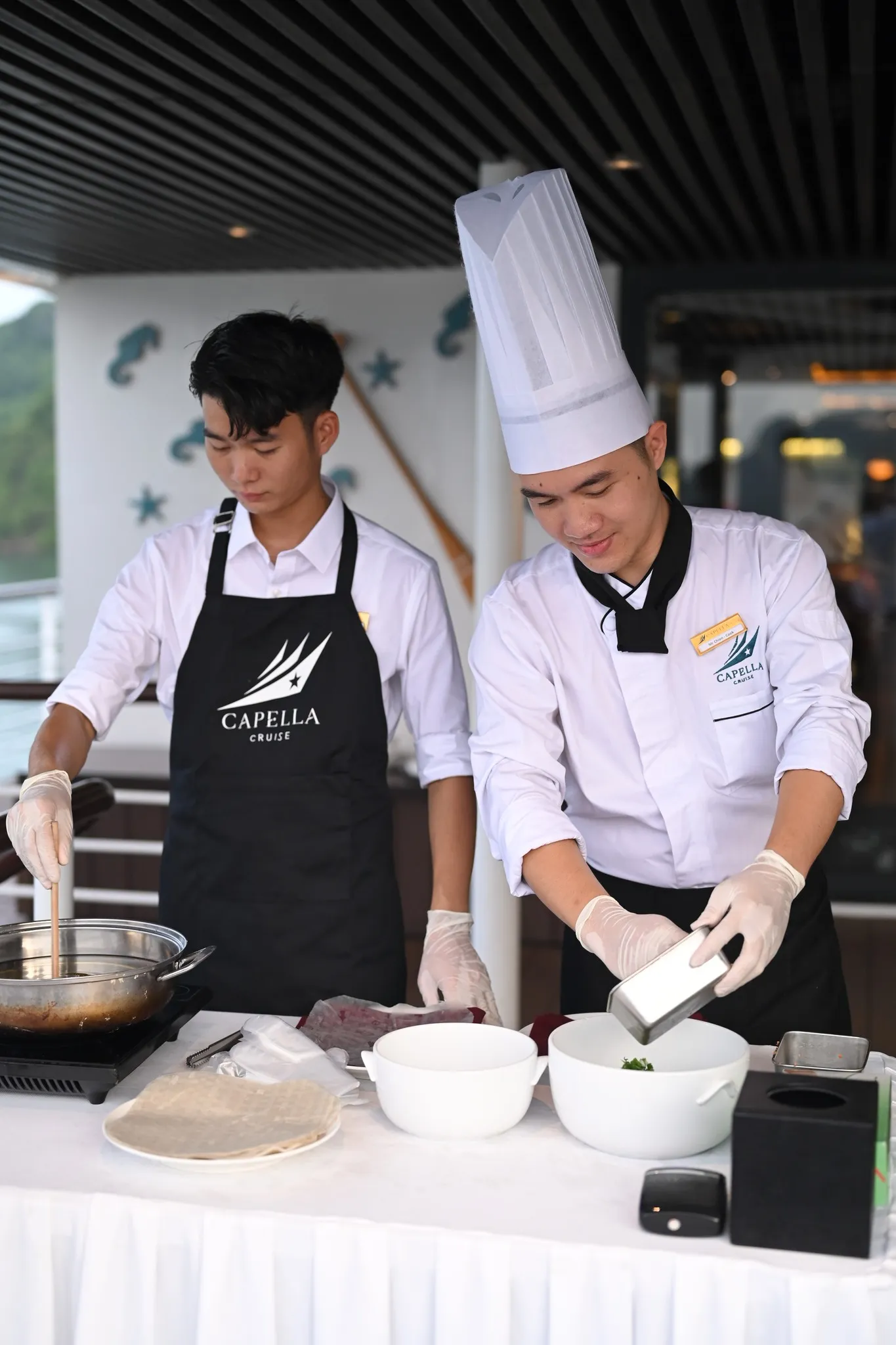 Lớp nấu ăn, trà đạo và câu mực