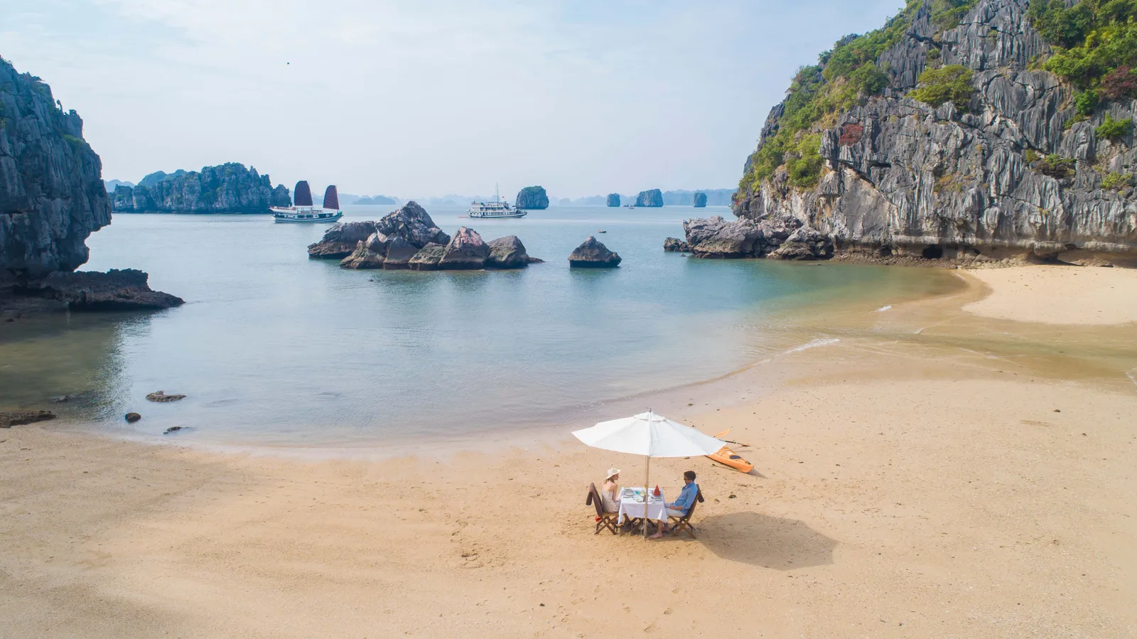 BBQ trưa trên bãi biển Cống Đầm