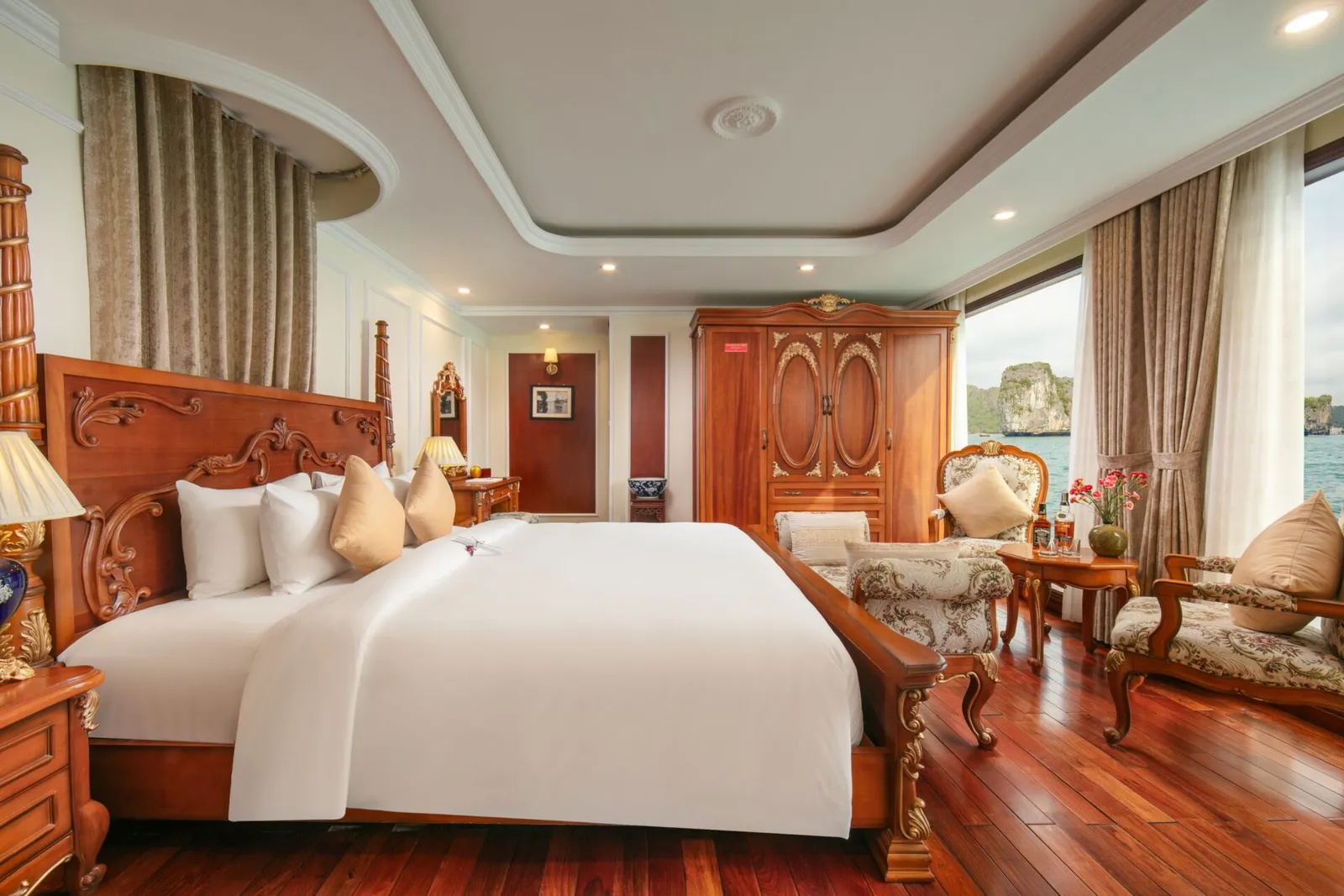 Du thuyền Emperor Cruises Legacy – Cabin Royal Suite