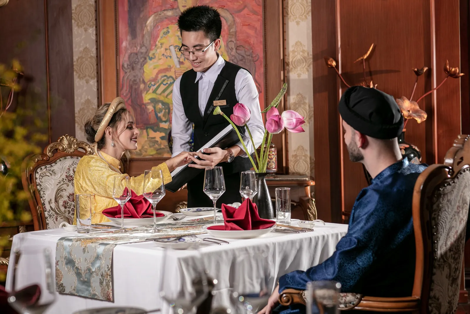 Du thuyền Emperor Cruises Legacy – Nhà hàng & ẩm thực