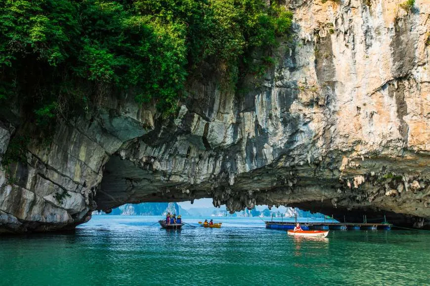 Hang Luồn: kayak hoặc thuyền nan