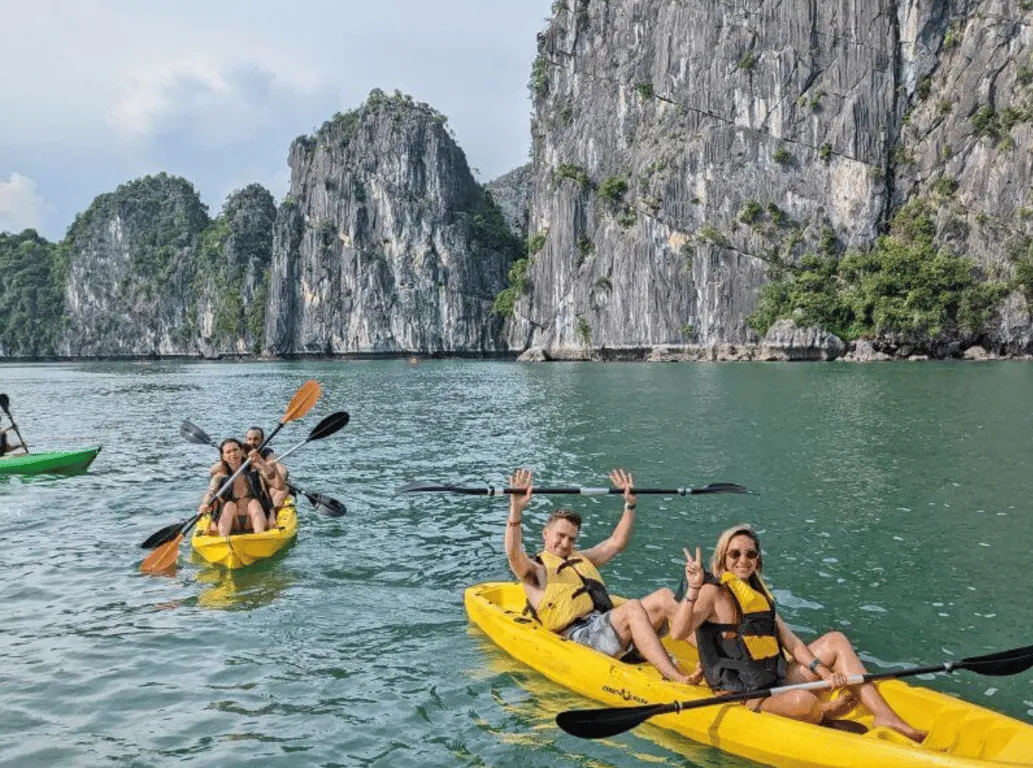 Kayak ở Ao Ếch hoặc Trà Báu