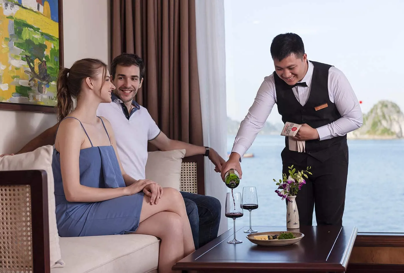 Sông Hồng lounge, phòng tranh