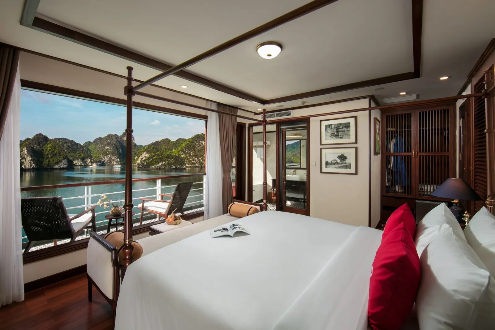 Cabin Captain Suite – Du thuyền Heritage Bình Chuẩn