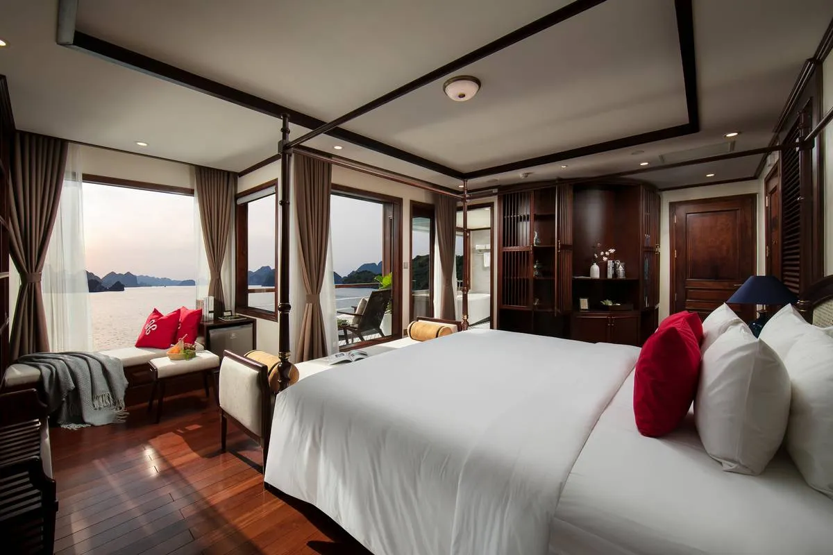Cabin Regal Suite – Du thuyền Heritage Bình Chuẩn