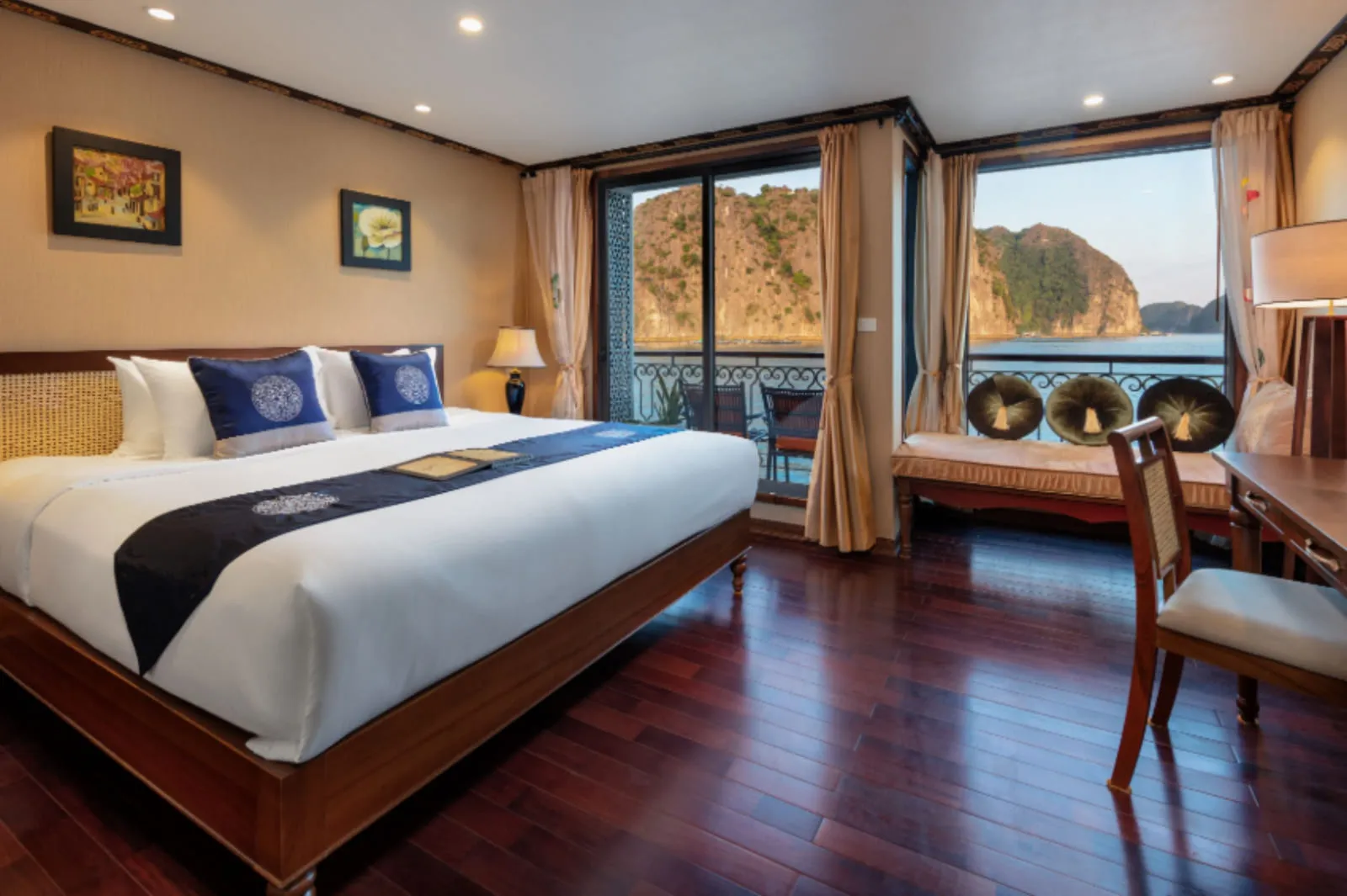 Du thuyền Indochine Lan Hạ – Cabin Junior Suite
