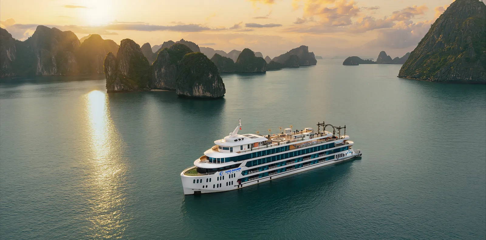 Du thuyền Luna Halong